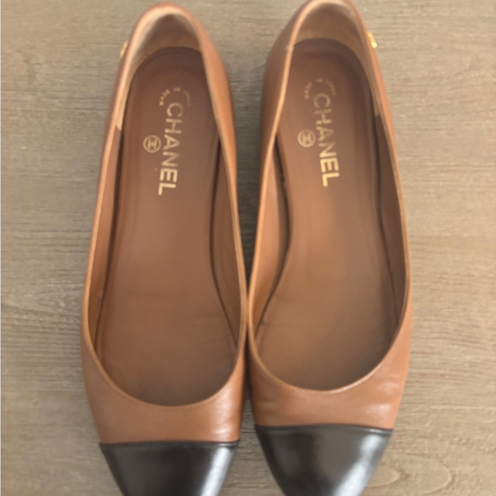CHANEL Women's Brown and Black Flats